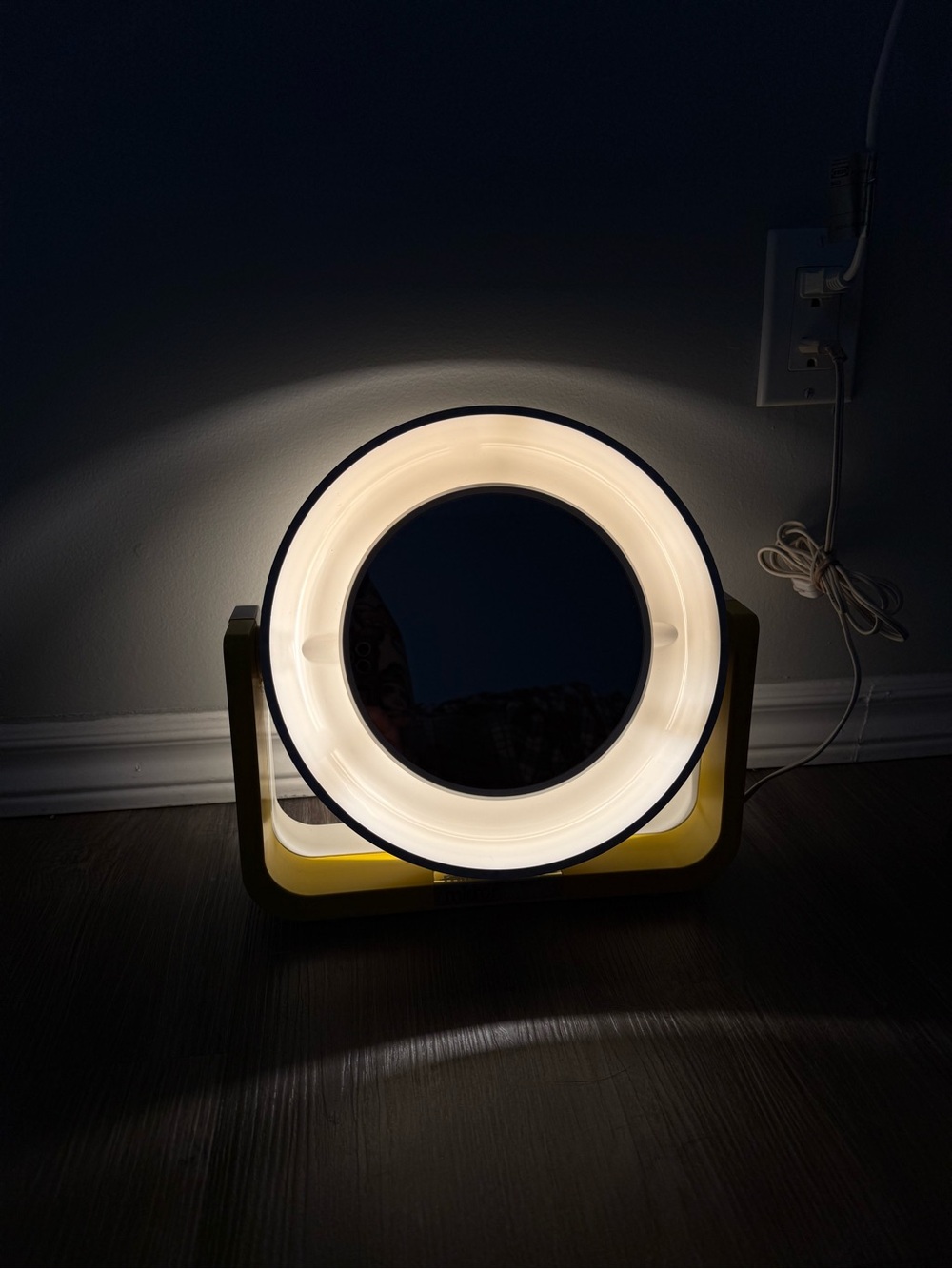 Vintage Yellow Space Age c1970s Clairol Light Up Magnifying Mirror Tabletop Wall - Picture 11 of 11